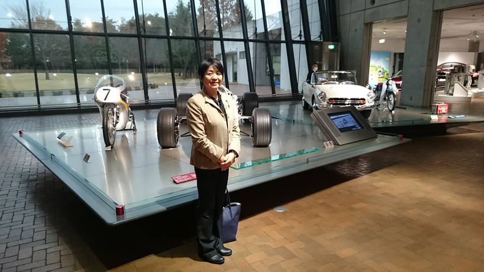 歴史あるホンダ者コレクションをバックに