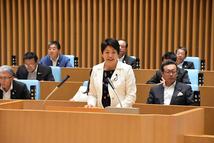 山田みやこ登壇、一般質問